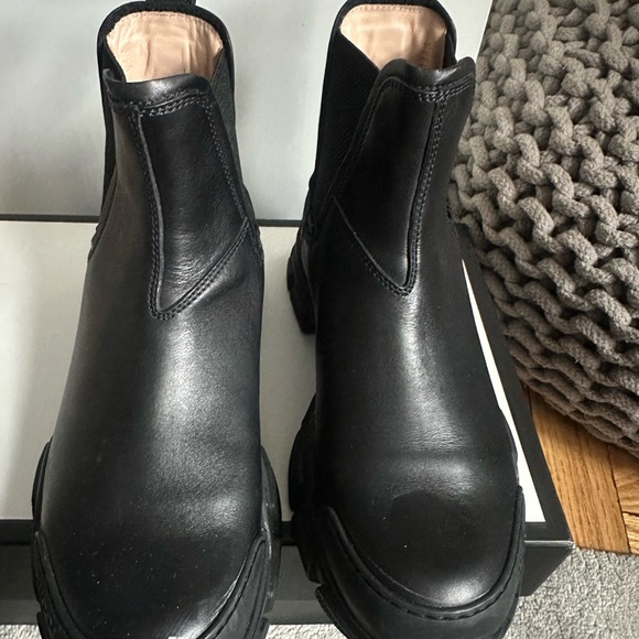 Gucci Black Leather Ankle Boots - Picture 2 of 14